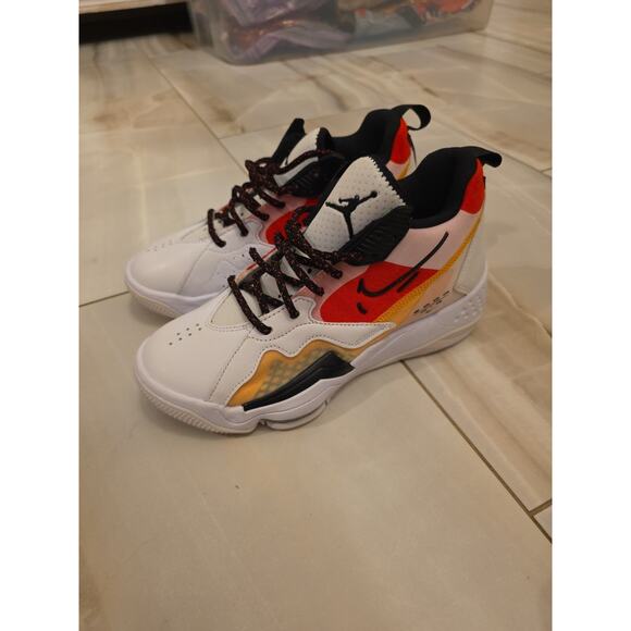 Nike Jordan Zoom ‘92 Women's Size 9 White Black Siren Red Yellow CK9184-102 - Picture 5 of 16